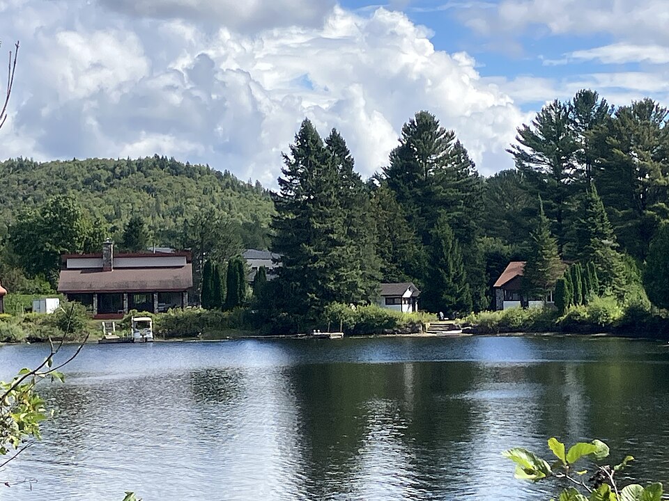 A view of cottages on Lac Raymond