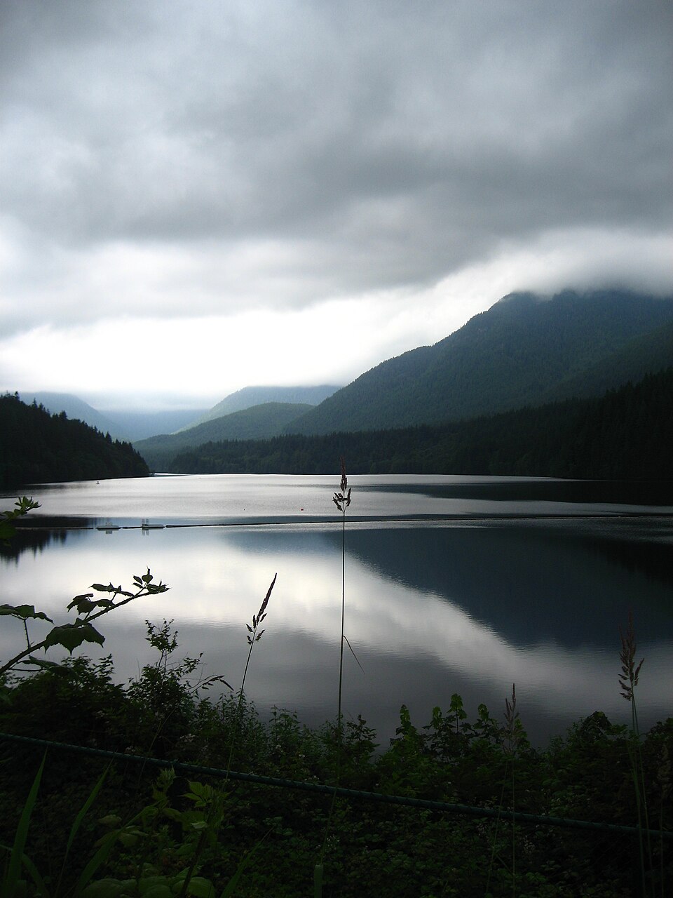Capilano Lake (4789375022)