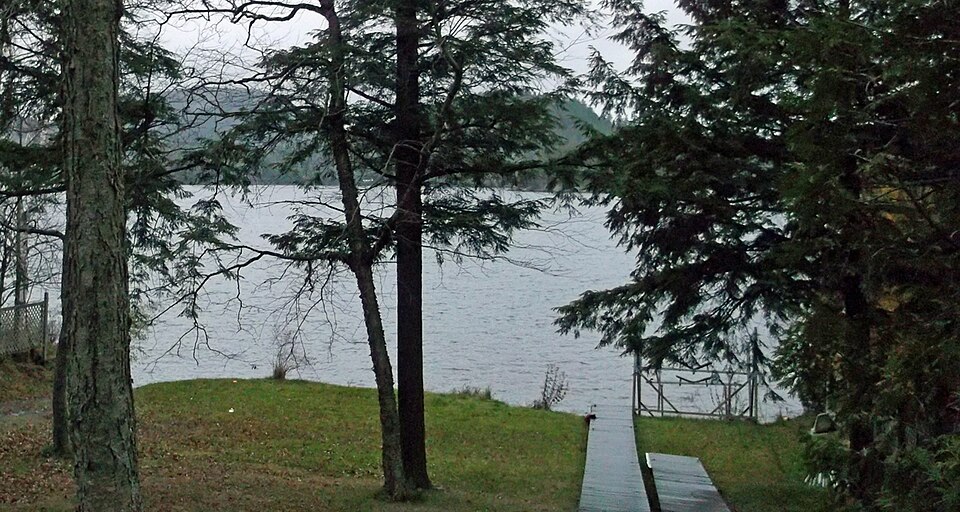 A l`ombre du lac Brompton - panoramio