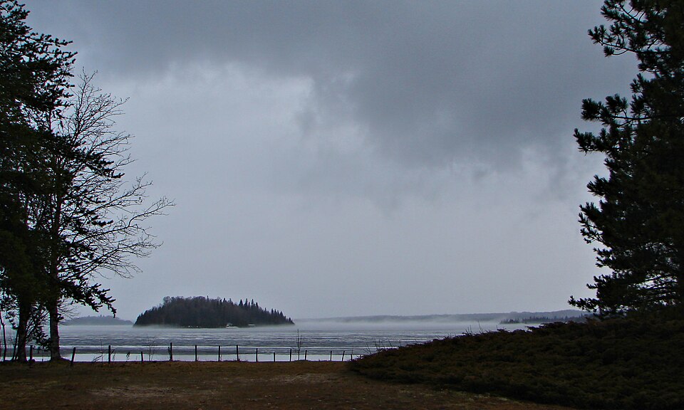 Ivanhoe Lake