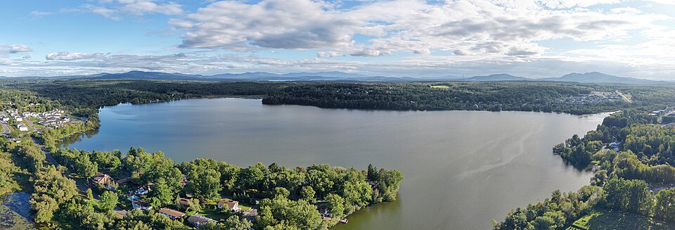 Vue aérienne du lac Waterloo 4, Québec, Canada