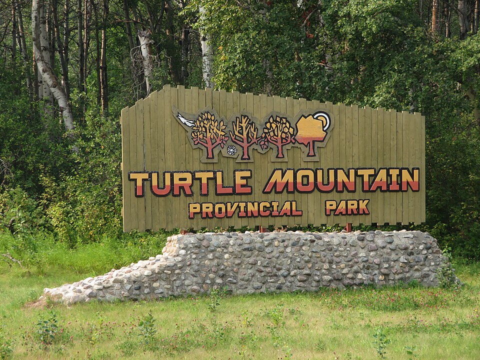 Turtle Mountain Provincial Park, Manitoba (42164715830)