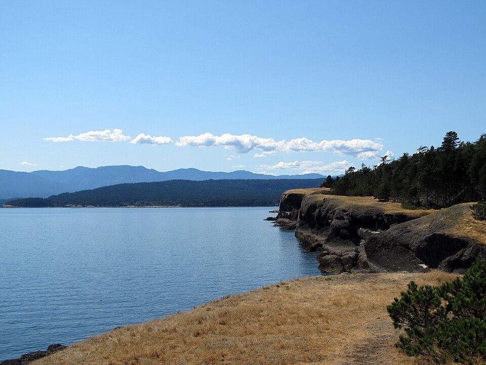 Helliwell Cliffs (11446038815)
