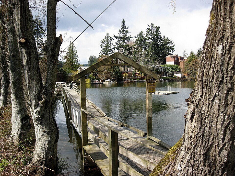 Langford Lake Walkway. READ INFO IN PANORAMIO-COMMENTS - panoramio