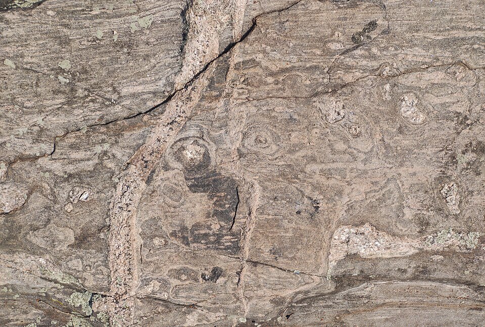 Banded gneiss, Six Mile Lake