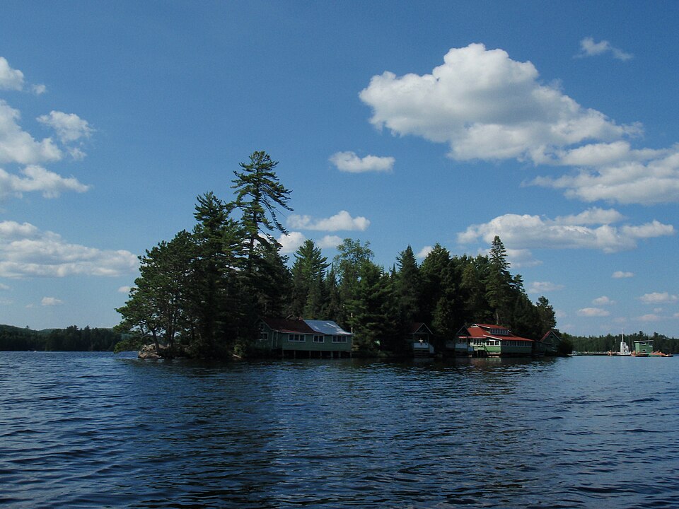 48 Canoe Lake, Angolquin Parks
