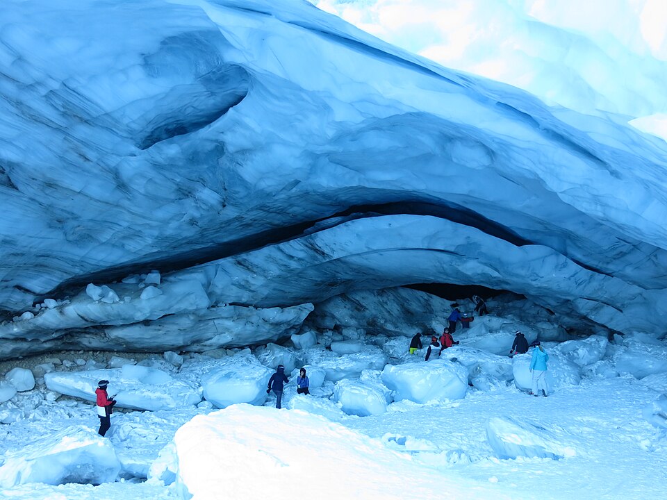 Blackcomb Glacier ice cave (24403864174)