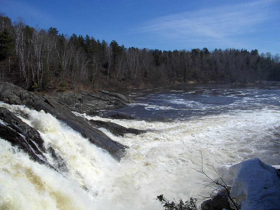 Chutes from viewing platform