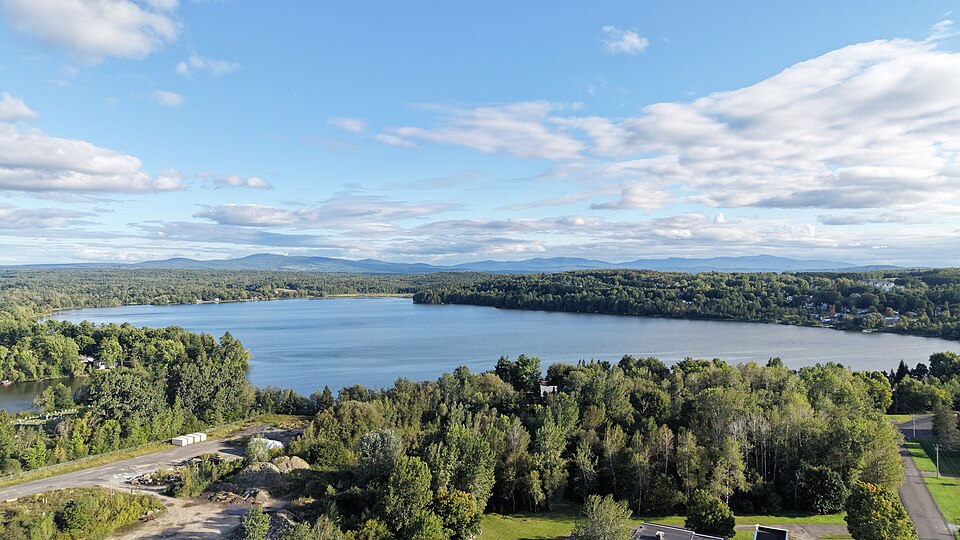 Vue aérienne du lac Waterloo 2, Québec, Canada
