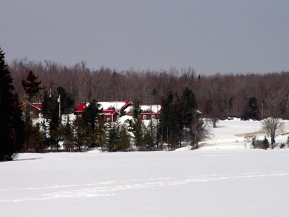 Ardintoul domain from the frozen Moffatt lake - panoramio