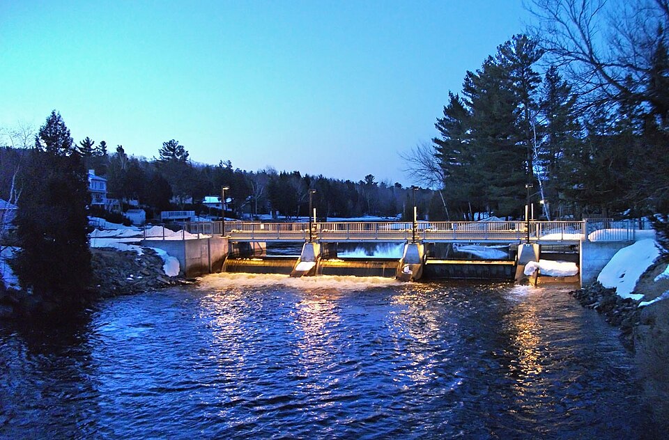 Barrage du lac brompton a l`heure bleue - panoramio