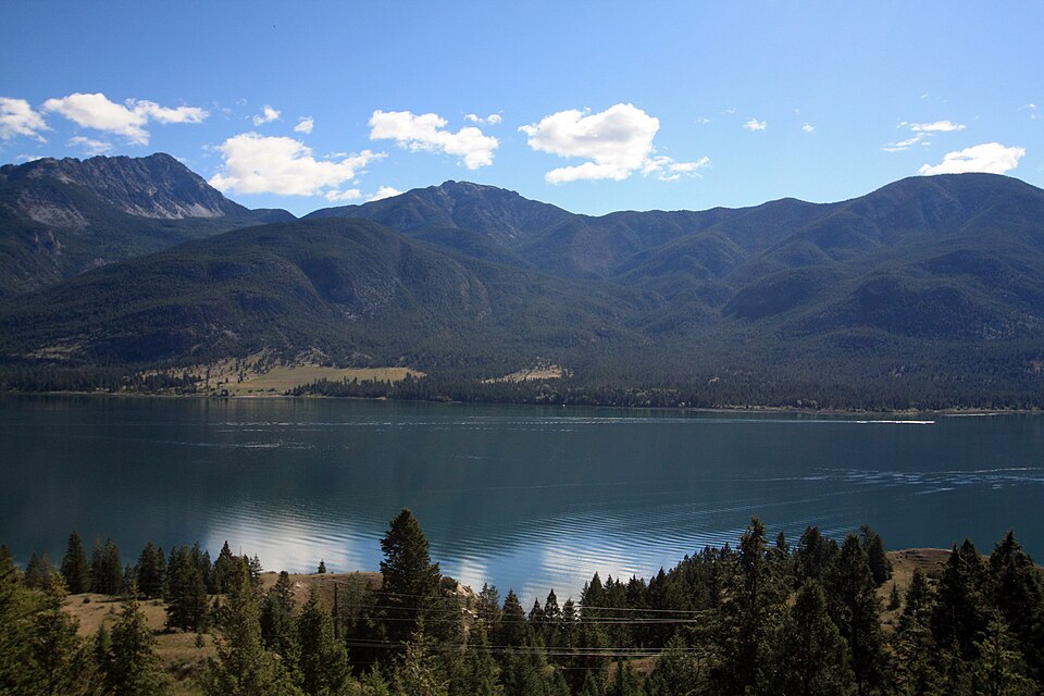 Columbia Lake - panoramio
