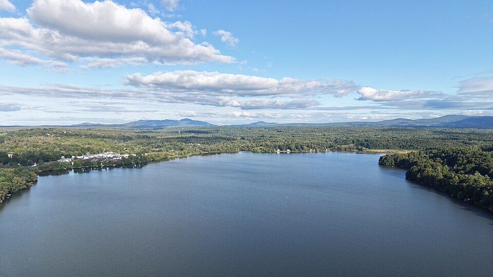 Vue aérienne du lac Waterloo 1, Québec, Canada
