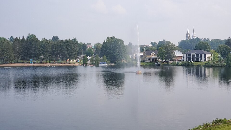 Sainte-Thècle-Vue du lac Croche, du parc St-Jean et du village d'en bas en 2021