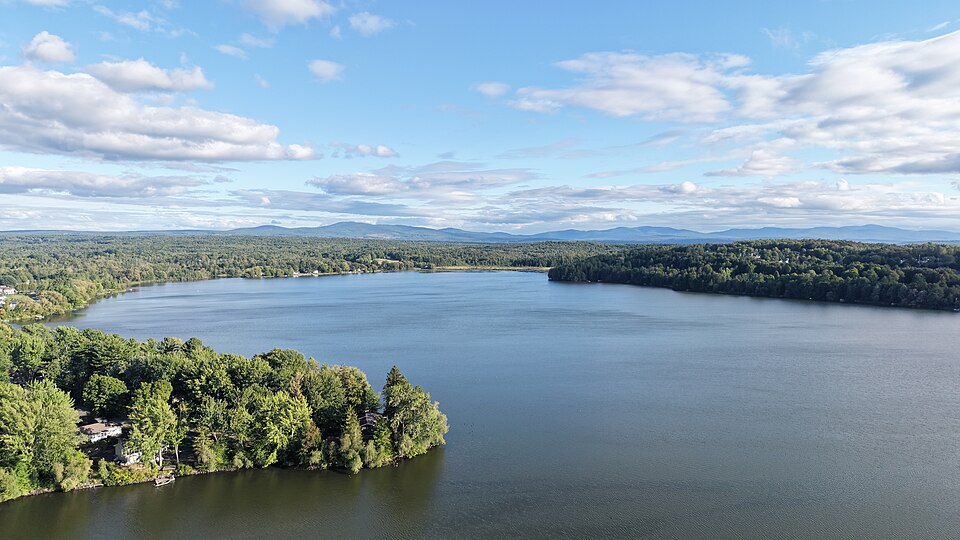 Vue aérienne du lac Waterloo 3, Québec, Canada